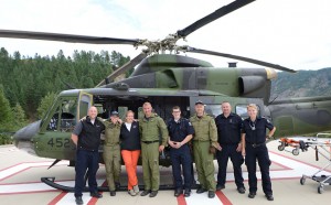 The aircrew of a CH-146 Griffon Helicopter from 408 Tactical Squadron take time to get a group photo with staff from the local hospital in Trail British Columbia as part of Exercise KOOTENAY COUGAR 2014 on 22 Aug, 2014. 